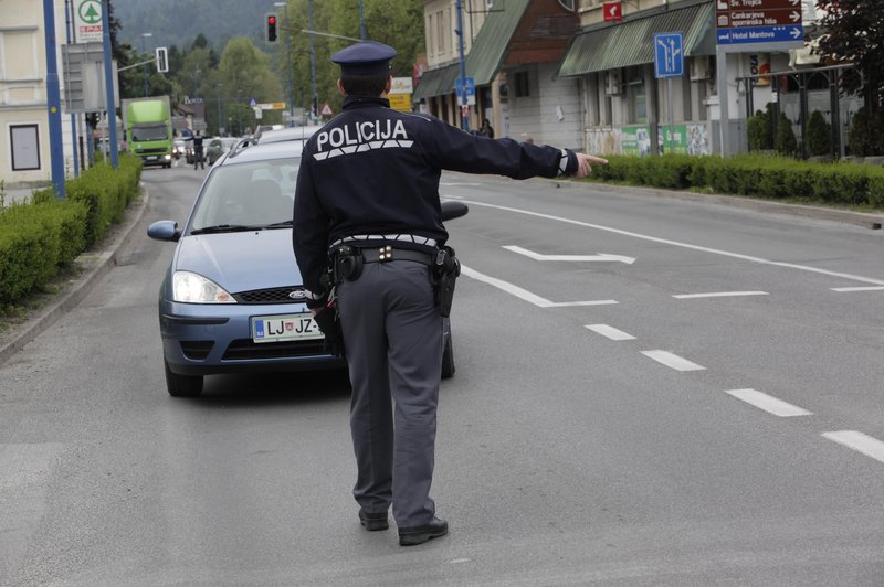 Vozniki, pozor: v prihajajočem tednu bodo policisti izvajali poostren nadzor (foto: Bobo)