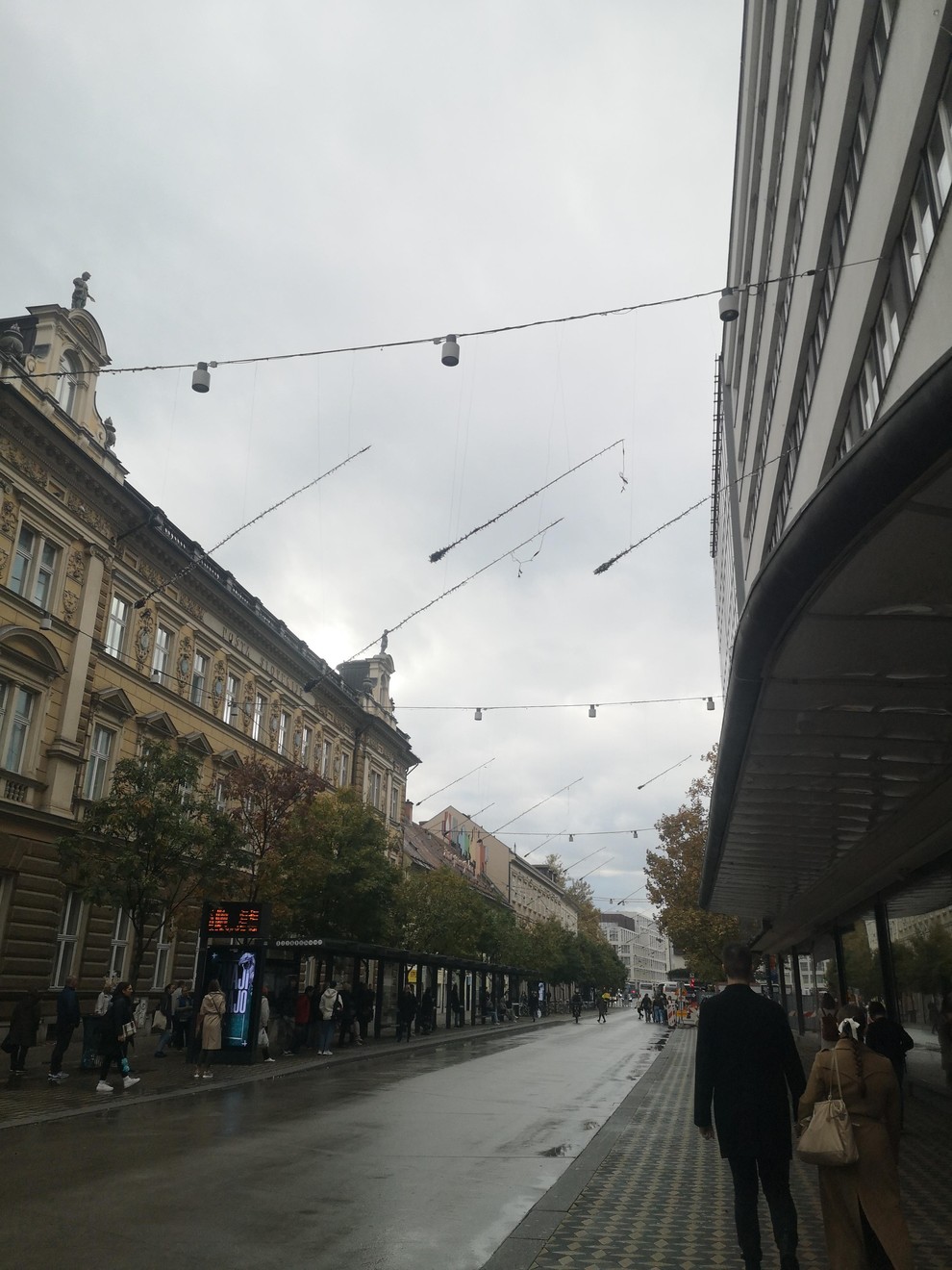 Slovensko glavno mesto bo decembra krasilo deset smrek, obiskovalci pa si bodo lahko ogledali 850 skulptur in likov.