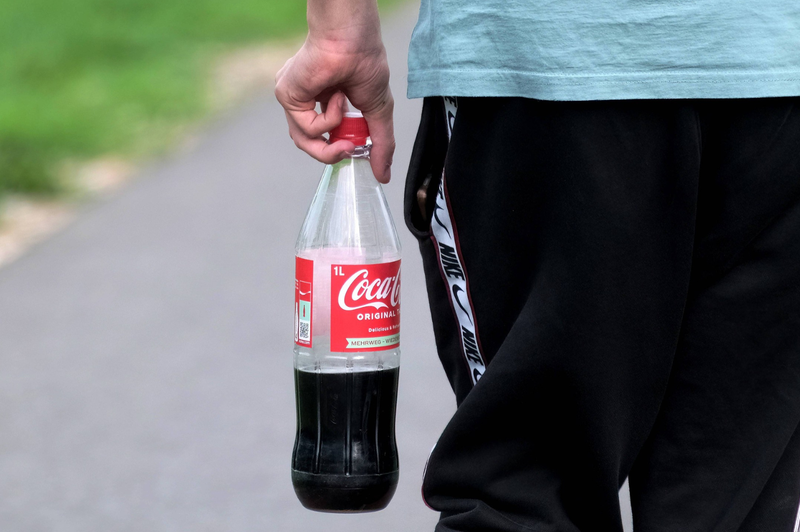 Na Hrvaškem več primerov zastrupitev s priljubljenimi brezalkoholnimi pijačami: ena od njih je tudi coca-cola (foto: Profimedia)