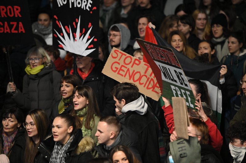 Ljubljanske ulice zopet zavzeli podporniki Palestine: "Priče smo, kako Gaza postaja pokopališče" (foto: Žiga Živulović Jr./Bobo)