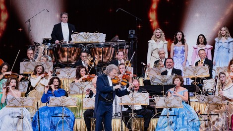 André Rieu osvojil občinstvo pri nas: njegov čarobni nastop napolnil Stožice do zadnjega kotička (FOTO)