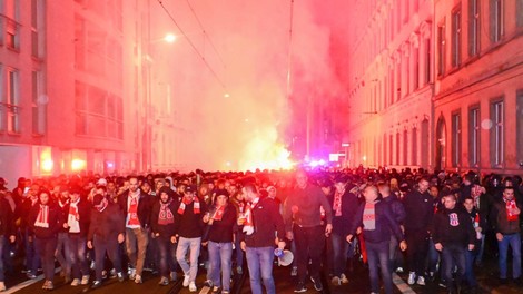 Incident: v Zadru pred košarkarsko tekmo s Crveno zvezdo napadli člane srbske delegacije