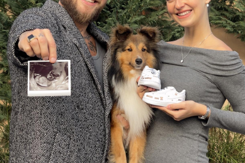 Znani Slovenec bo postal očka! Njegov oče, priljubljeni glasbenik, pa bo postal dedek ... (foto: Posnetek zaslona/Instagram profil nikavlahovic)