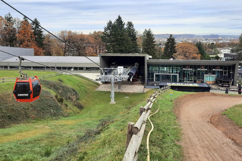 Veseli dan za Mariborčane: Pohorska vzpenjača spet obratuje (foto: Mariborinfo/Bobo)