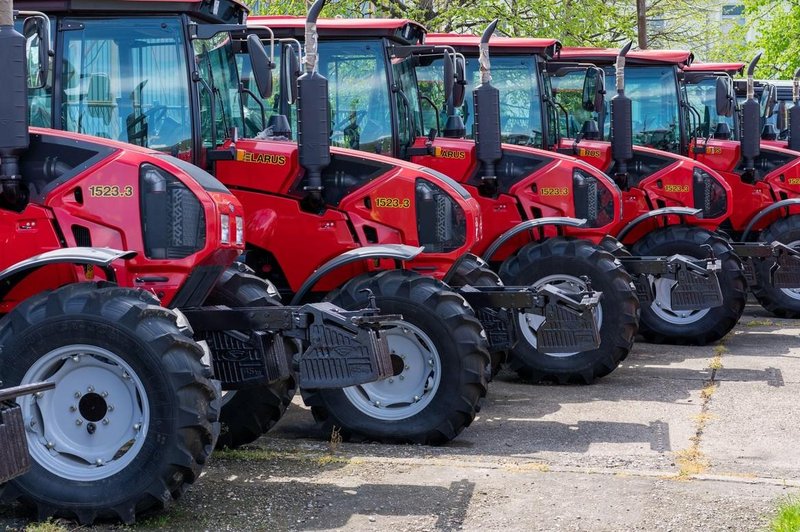 Pred decembrskimi volitvami razmere v Srbiji vse bolj napete: na ulice so se vrnili tudi nezadovoljni kmetje (foto: Profimedia)