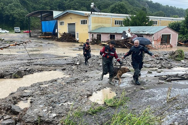 Silovito neurje pustošilo po Turčiji, več mrtvih in pogrešanih (med njimi tudi otroci) (foto: Profimedia)