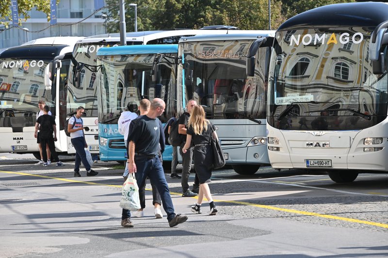 Javni transport vse manj zanimiv: z avtobusi in vlaki se vozi vedno manj ljudi (foto: Žiga Živulović jr. /BOBO)