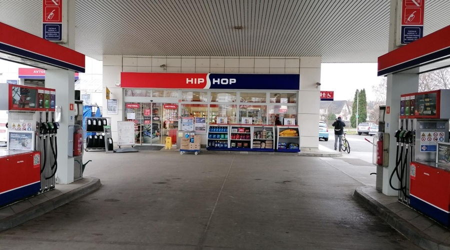 V Mariboru moški oropal bencinsko črpalko in pobegnil (foto: Google/Petrol)