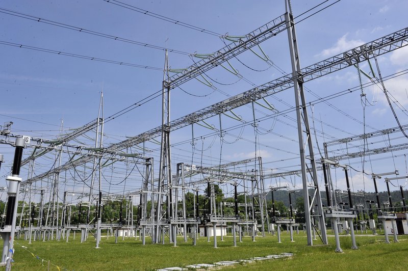 Težave z izpadom elektrike v Črni gori, Dalmaciji in del BiH (česa takega ne pomnijo) (foto: Borut Živulović/Bobo)