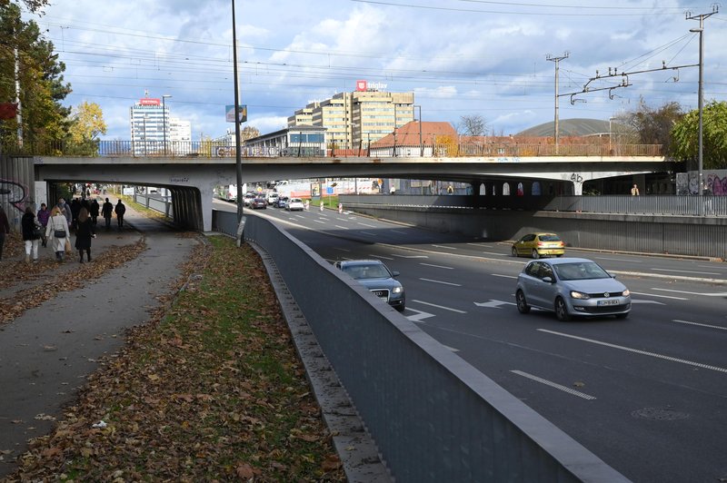 Je sploh še lahko slabše? Lahko! Z novim letom v Ljubljano prihaja prometni kolaps (znano je, zakaj) (foto: Žiga Živulović Jr./Bobo)