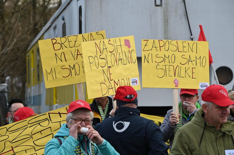 Poštnim delavcem je prekipelo, to je njihov zadnji poziv, potem pa ... (foto: Žiga Živulovič jr./Bobo)