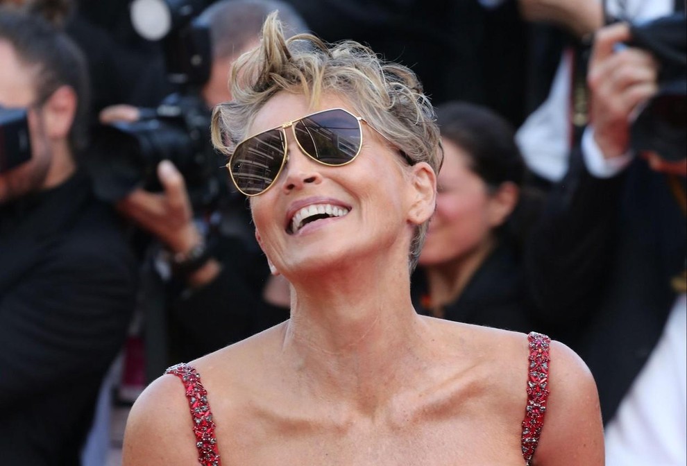 Sharon Stone je znana po tem, da skoraj nikoli ne razočara s svojim glamuroznim videzom. Igralka, ki pooseblja lepoto in …