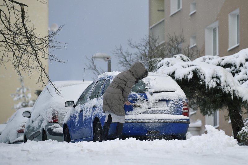 Ste vedeli? Policija vas lahko kaznuje, če vaš avtomobil ni primerno očiščen (foto: Profimedia)