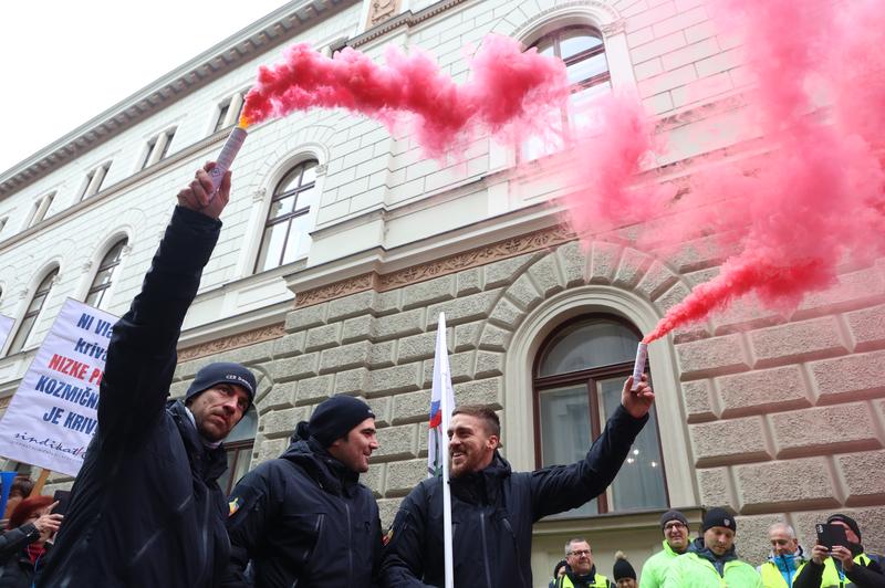 Odziv ministrstva za javno upravo: ne vidijo razlogov za shod sindikatov javnega sektorja (foto: Bobo)