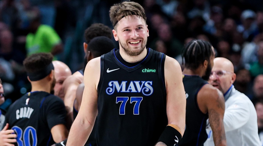 Dallas uspešno do zmage brez poškodovanega Dončića, blestel je Kyrie Irving (foto: Profimedia)