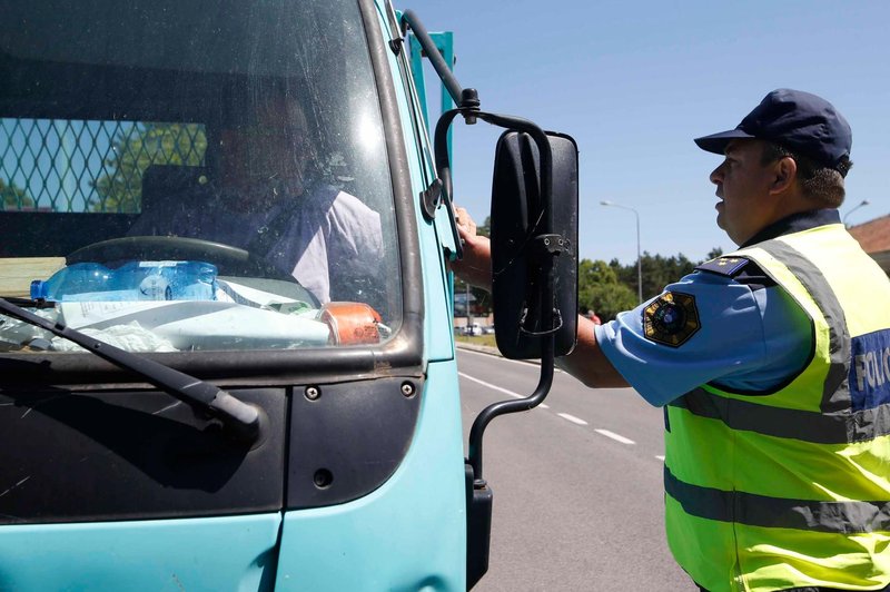 Policija letos obravnavala enkrat več primerov tihotapljenja ljudi kot lani (foto: Borut Živulovič/Bobo)