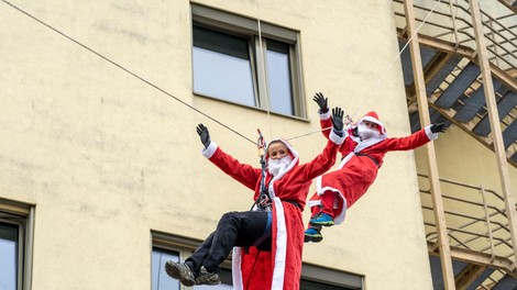 Spust Božičkov Klinika za pediatrijo UKC Maribor