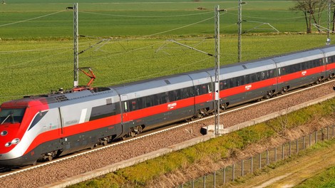 Frecciarossa rdeča puščica vlak Milano Ljubljana