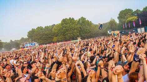 sziget množica ljudje