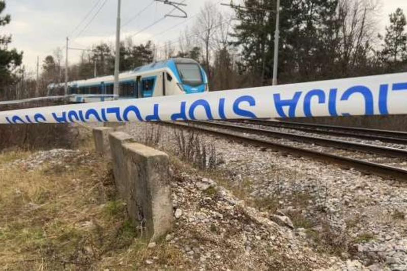 Znane prve ugotovitve preiskave železniške nesreče, v kateri sta umrla delavca (foto: STA)