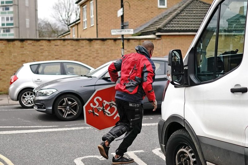 V Londonu aretirali moškega, osumljenega kraje Banksyjeve umetnine (foto: Profimedia)