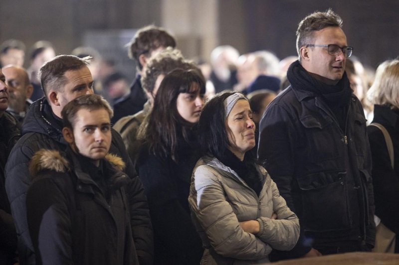 Na Češkem dan žalovanja: "Na Zemlji hočemo vsi doseči raj, ampak življenje nam dokazuje, da obstaja zlo" (FOTO) (foto: Profimedia)