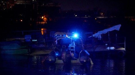 Konec veselja: potonil je splav, na katerem je več sto ljudi uživalo na koncertu (FOTO)