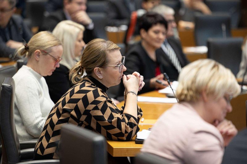 Golob zaupa ministrski kandidatki Mateji Čalušić: kako je prišlo do napake v njeni izobrazbi? (foto: STA/Katja Kodba)