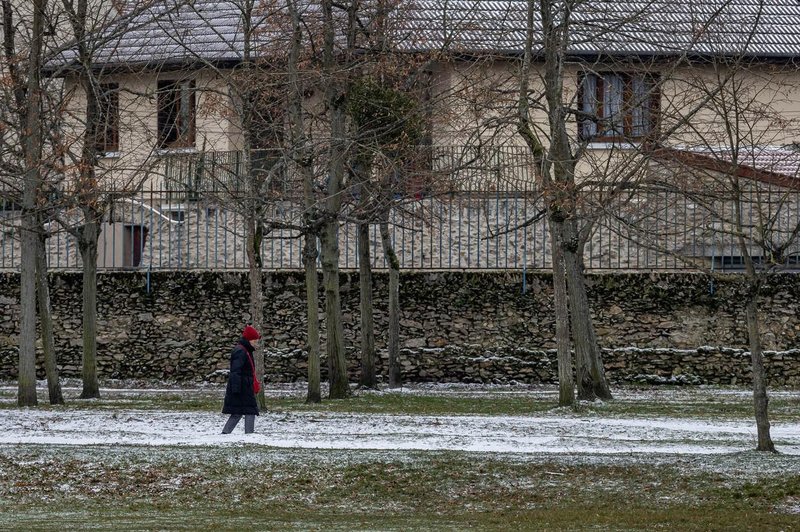 Zaradi vremena prestolnica popolnoma ohromljena: v eni noči okoli sto prometnih nesreč, več tisoč voznikov ostalo ujetih v vozilih (foto: Profimedia)