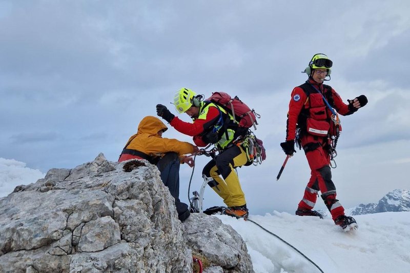 Reševalci morali večkrat posredovati v slovenskih gorah (dvakrat tudi s helikopterjem) (foto: Facebook/Gorska reševalna služba Kranj)