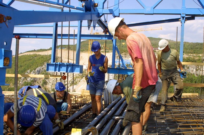 Brezposelni zdravstveni in gradbeni delavci, kako je to mogoče? Delodajalce opozarjajo ... (foto: Bobo)