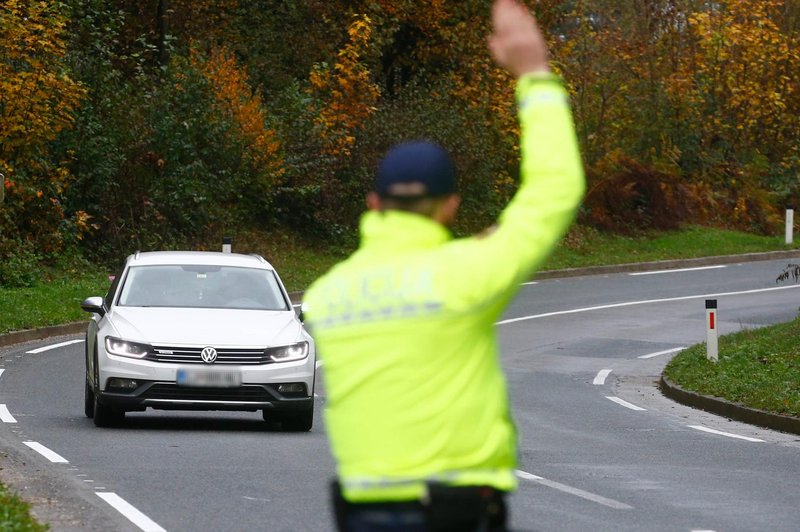 Policisti bodo ves teden poostreno prežali na voznike (poglejte, kaj preverjajo) (foto: Srdjan Zivulovic/Bobo)