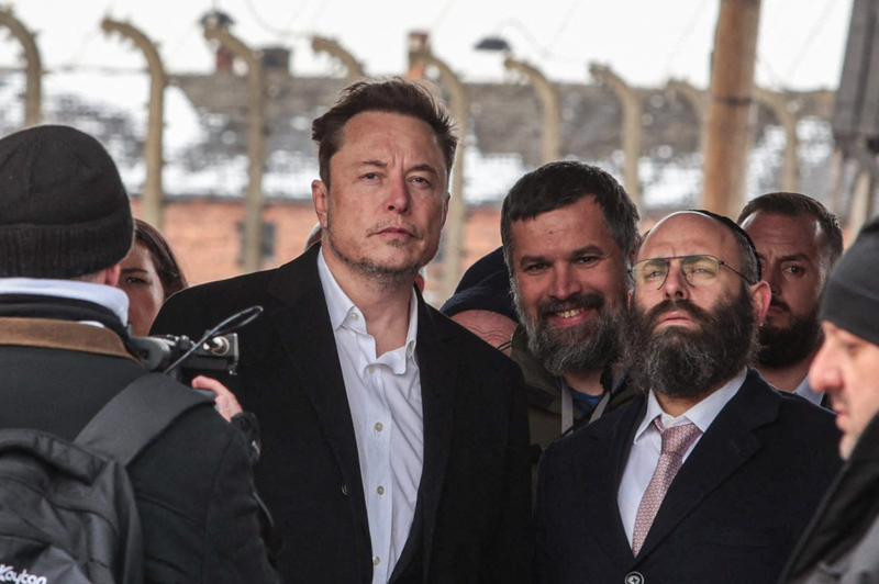 Elon Musk po obtožbah, da podpira antisemitizem, obiskal Auschwitz in bil gost na konferenci o antisemitizmu (foto: Profimedia)