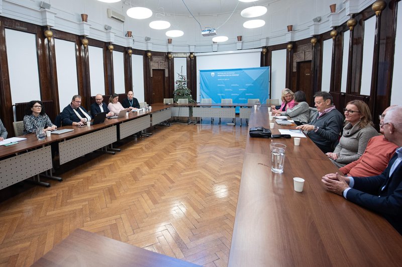 Vlada in Fides nista prišla do dogovora: "To niso bila pogajanja" (foto: STA)