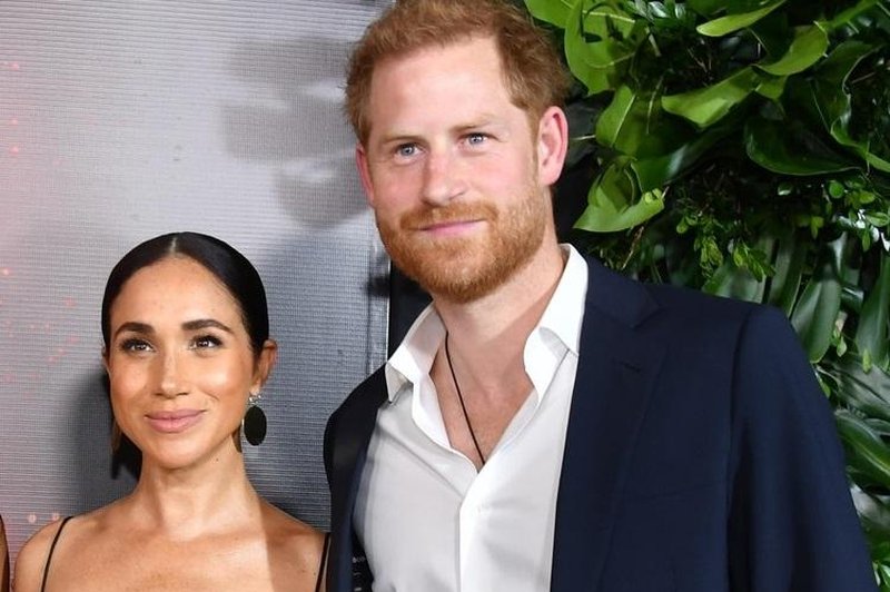 Harry in Meghan pod plazom kritik: namesto na obisk k bolnemu kralju - izlet na sončno Jamajko (foto: Profimedia)