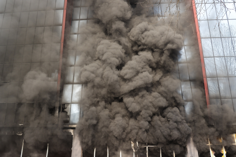 Gori znano nakupovalno središče, ogenj se je razširil na bližnji hotel (FOTO) (foto: Armin Durgut/PIXSELL)