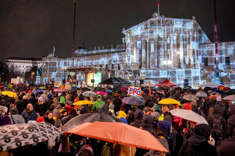 Pri sosedih množični protesti proti skrajni desnici: na ulice odšlo na deset tisoče ljudi (foto: Profimedia)