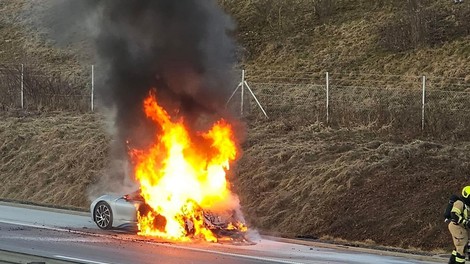 požar električni avto gorenjska avtocesta