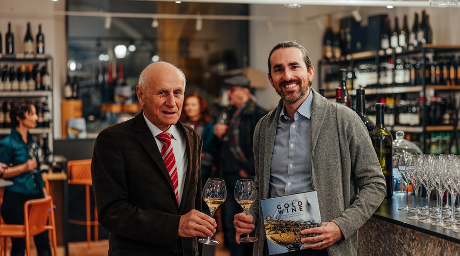 Noah Charney v novi knjigi z osebno pripovedjo razkrije spoznavanje slovenske rebule (foto: Robert Valenti)