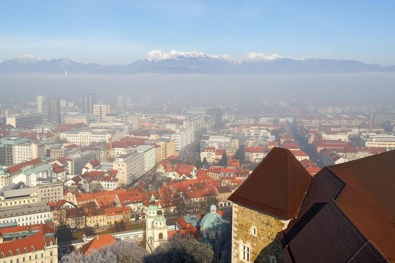 Dihamo onesnažen zrak: v večjem delu Slovenije presežene dnevne mejne vrednosti delcev PM10 (foto: Profimedia)