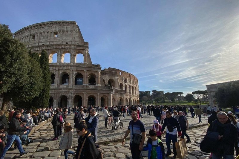 Ne boste verjeli, s čim si je turist v Rimu prislužil kazen v višini do 20.000 evrov (foto: Profimedia)