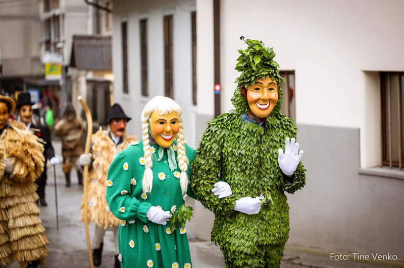 Maske, krofi in šeme: Slovenija uvozila za milijone evrov karnevalskih izdelkov (foto: Facebook Laufarija Cerkno/Tine Venko)