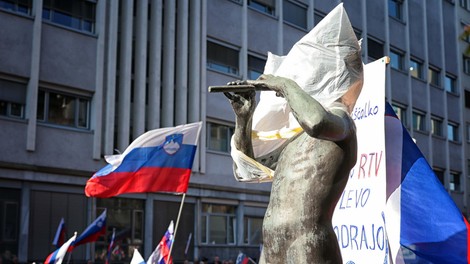 Upokojenci zavzeli ljubljanske ulice: "Vlada dol" (FOTO)