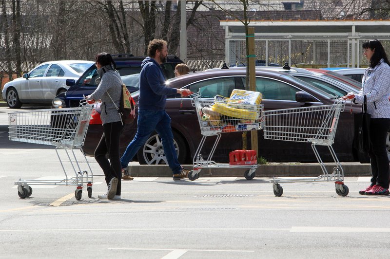 Revolucija za prodajalce? Višje plače zagotovila tudi ta znana trgovina z živili (foto: Bobo)