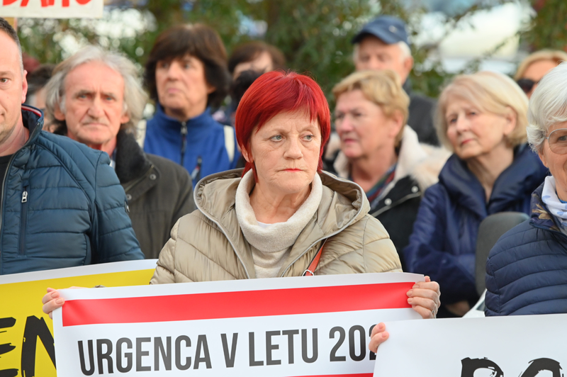 Občani Kamnika zaradi vladne uredbe protestno na ulico: želijo pisna zagotovila, da ... (foto: Žiga Živulovič jr./Bobo)