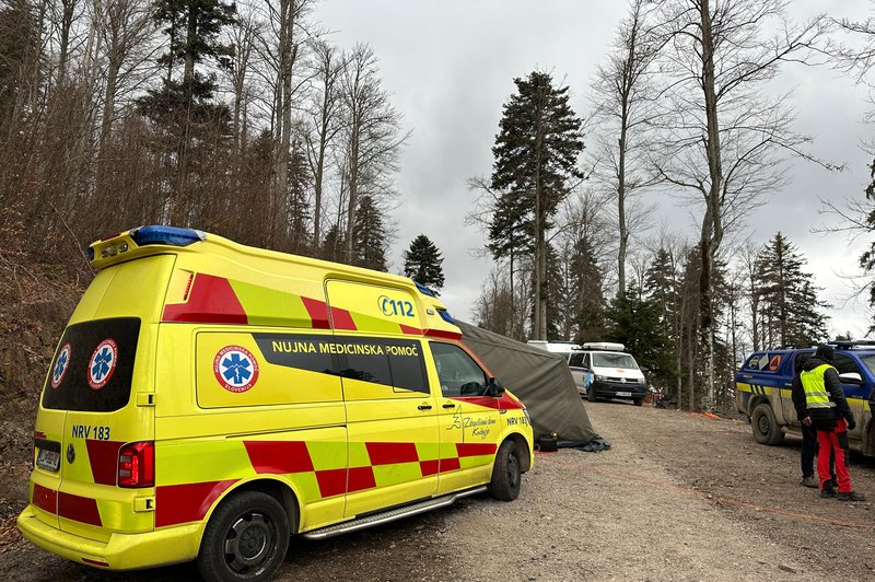 Reševalna akcija jamarja končana! Ponesrečenec je živ, ampak v šoku (foto: Bobo)