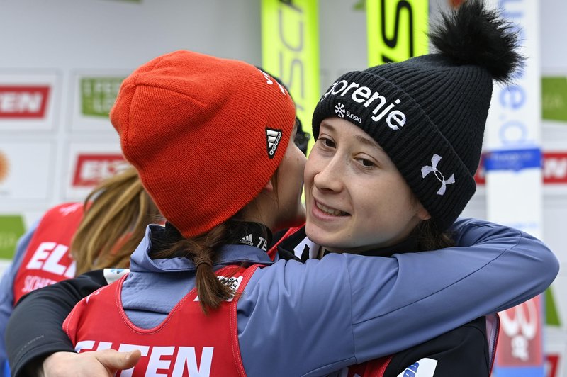 Uspelo ji je! Odlična Nika Prevc skočila na stopničke in presegla tisočico! (foto: Žiga Živulovič jr./Bobo)