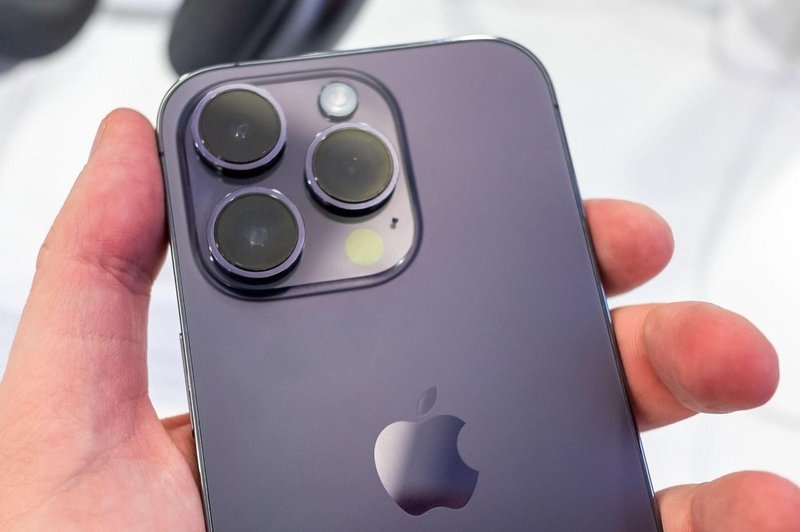 Nova nevarnost digitalne dobe: iPhone kot vohun v vašem žepu? Preverite, kako preprečiti nedovoljen dostop do naprave (foto: Profimedia)