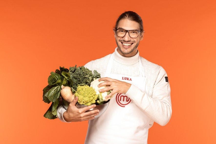 29-letni Luka se je v oddajo MasterChef Slovenija prijavil, ker je pustil stresno službo v marketingu in želel ujeti svojo …