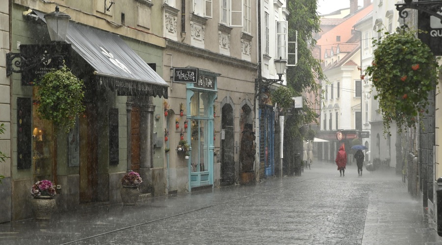 Pripravite se! Konec tedna pričakujemo večje poslabšanje vremena, nato pa ... (foto: Žiga Živulović Jr./Bobo)